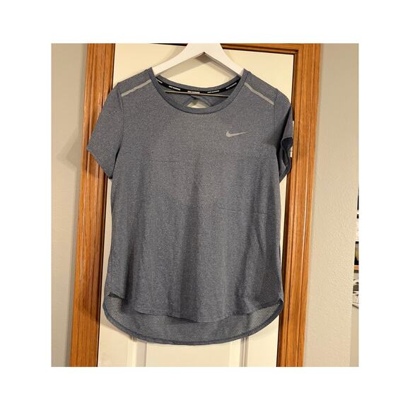 Women’s Nike running shirt size medium with an open back - Picture 1 of 3